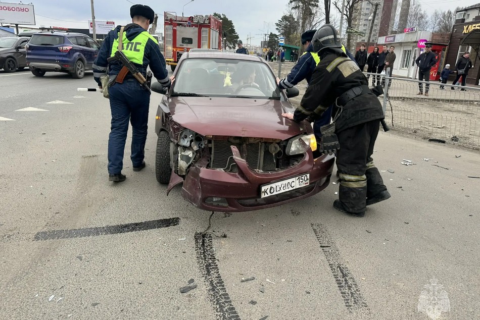 В Путевке пришлось мыть дорогу после столкновения машин