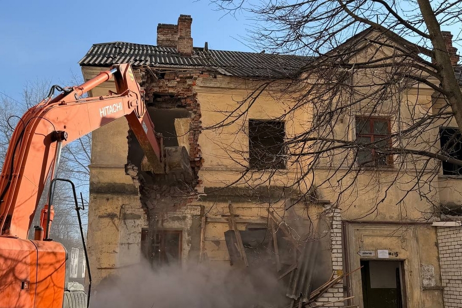 Аварийный дом на Пушкина в Брянске сровняли с землей