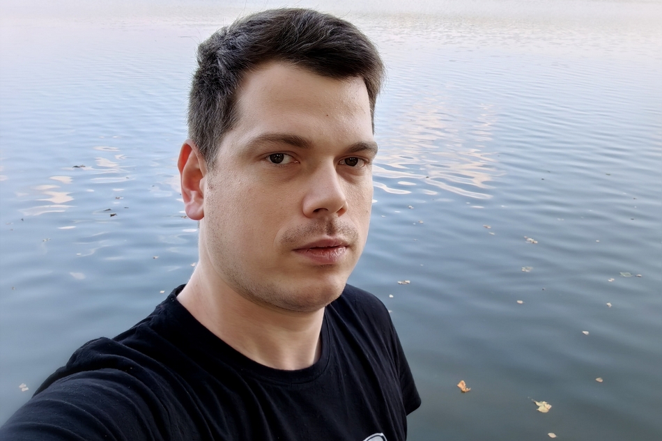 Остались жена и сын. При ракетном ударе по Брянску погиб уроженец Стародуба Денис Евланов