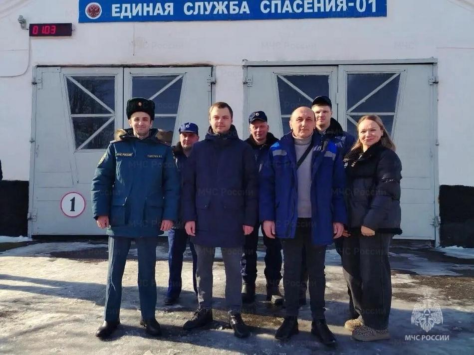 Несли на руках два километра. Брянцы спасли замерзающего в лесу мужчину