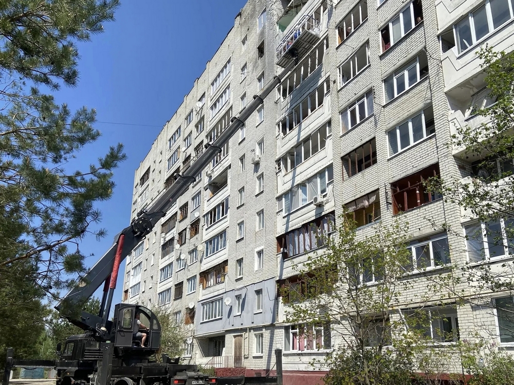В брянском микрорайоне Автозаводец устраняют последствия удара ВСУ