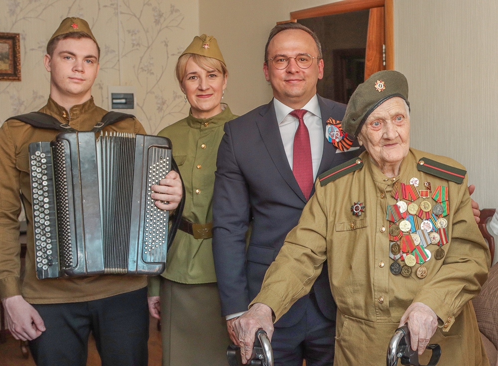 Для 102-летнего ветерана в Брянске провели индивидуальный Парад Победы