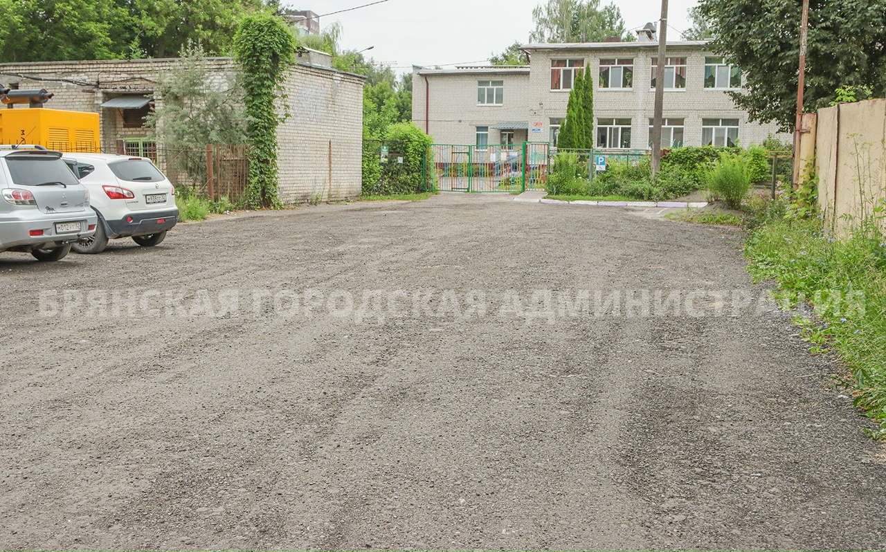 В Брянске асфальтовой крошкой отремонтировали более 8,7 тысячи квадратных метров дорог