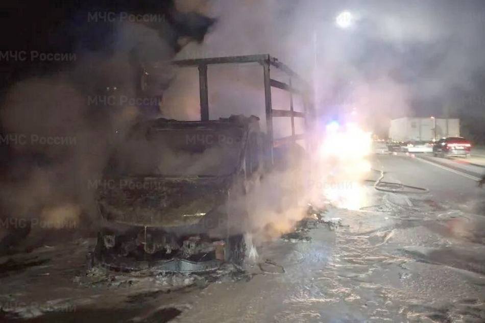 На проспекте Московском в Брянске сгорел грузовик