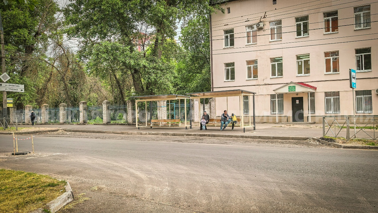 На улице Советской в Брянске в ходе ремонта установили новые остановки