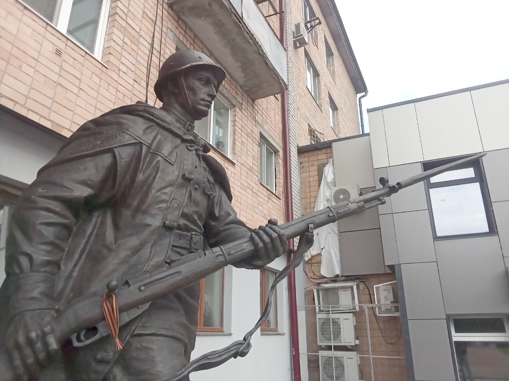 В Советском районе Брянска установили три памятника