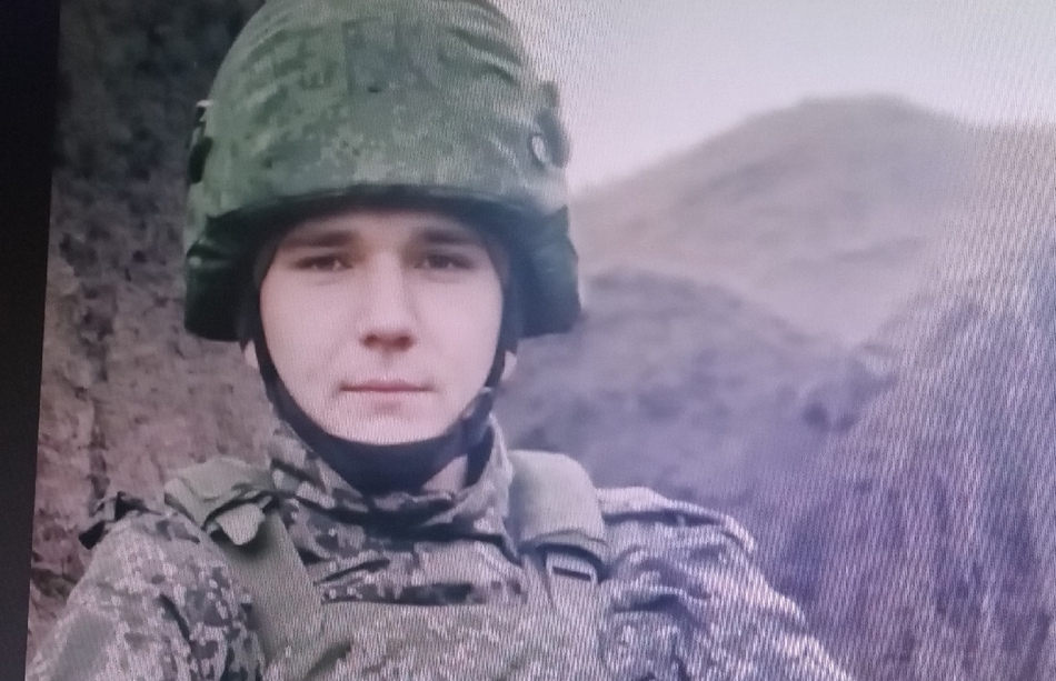 Жители Комаричей простились с погибшим 21-летним бойцом Данилой Морозовым