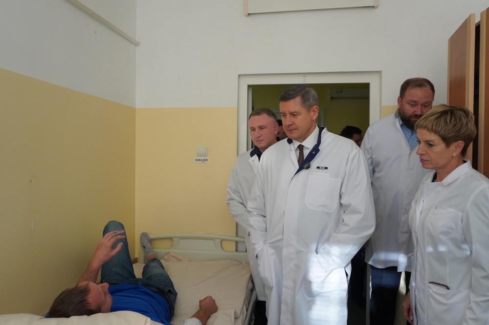 Брянский губернатор навестил в больнице пожарных, пострадавших от БПЛА ВСУ