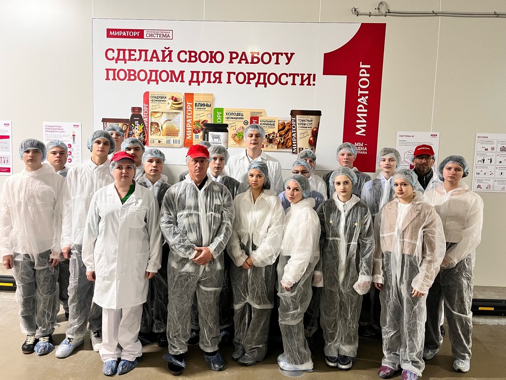 За кулисами пищевого производства: школьники из Выгоничей побывали на заводе кулинарных блюд «Мираторга»
