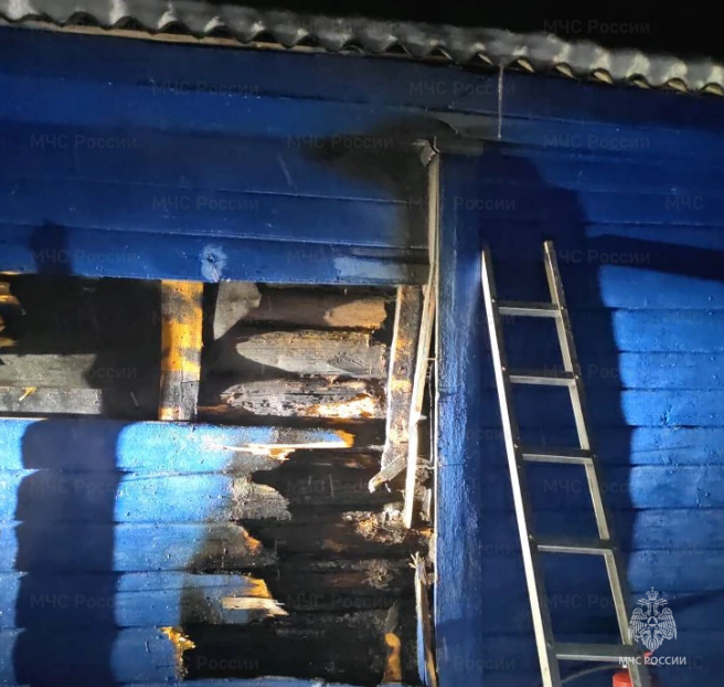 Сегодня утром пожар взбудоражил жителей Клинцовского района Брянщины