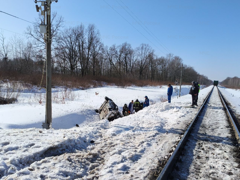 Сегодня клинцовским пожарным и спасателям пришлось примчаться на место ДТП