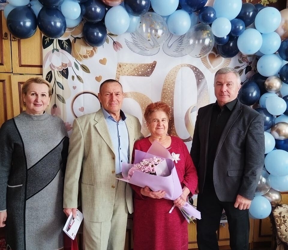 Супруги Марусовы из-под брянского Почепа отметили золотую свадьбу