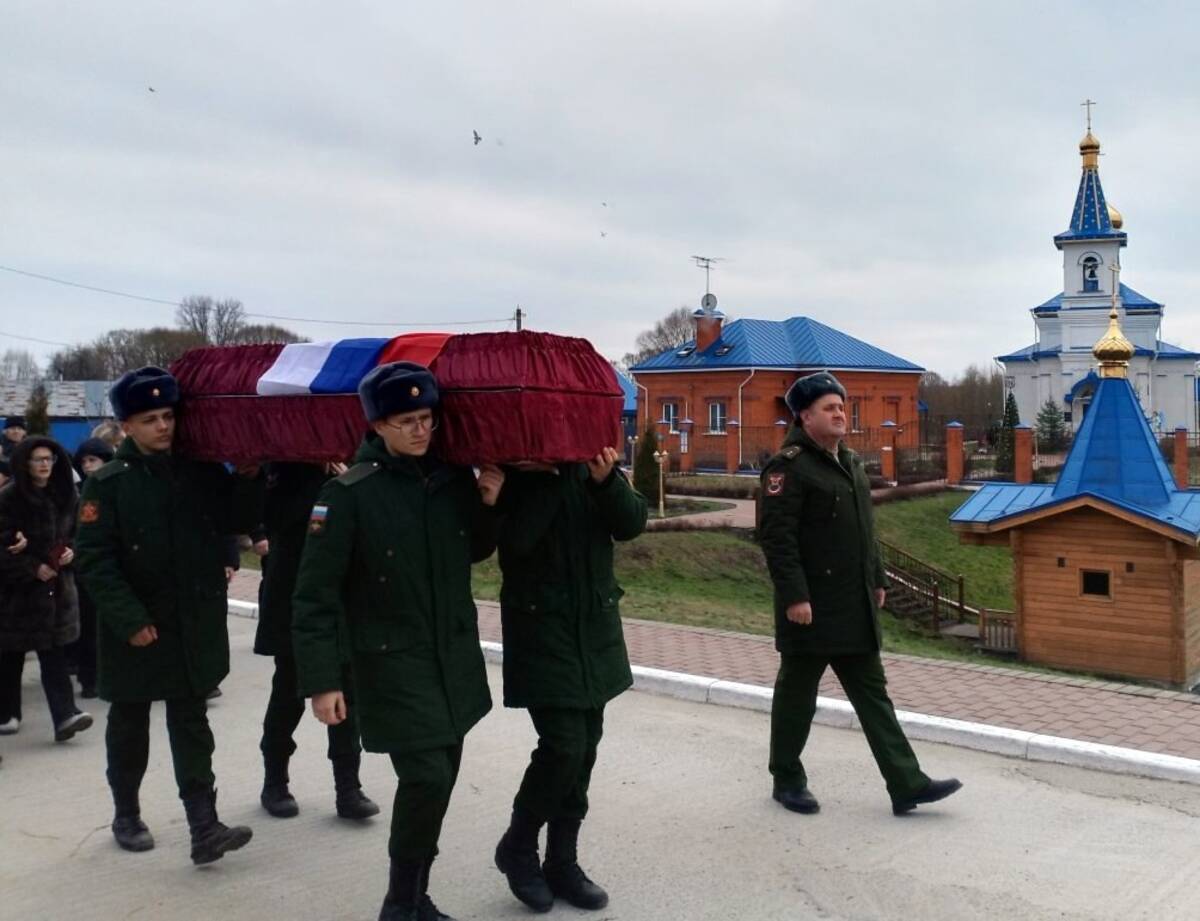 В Навлинском районе Брянщины простились с погибшим в зоне СВО бойцом Владимиром Филоновым