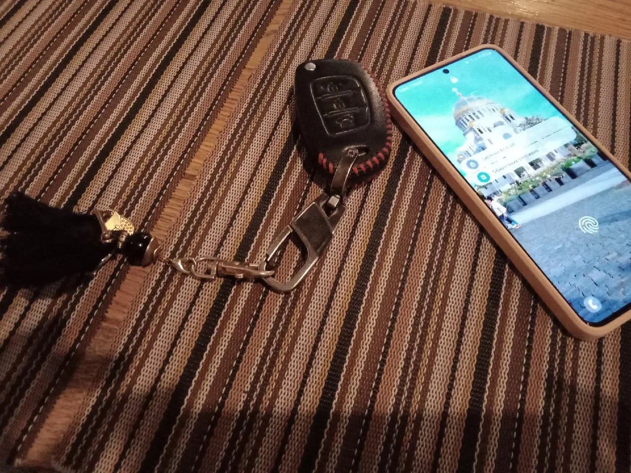 В Брянске жительница Фокинского района пользовалась потерянным телефоном соседа