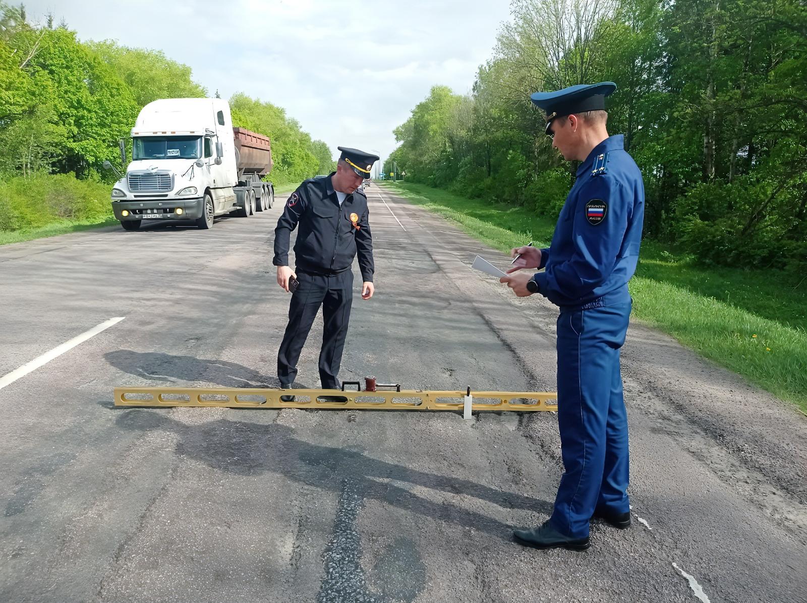 В Жуковском районе Брянска были выявлены нарушения качества дорог