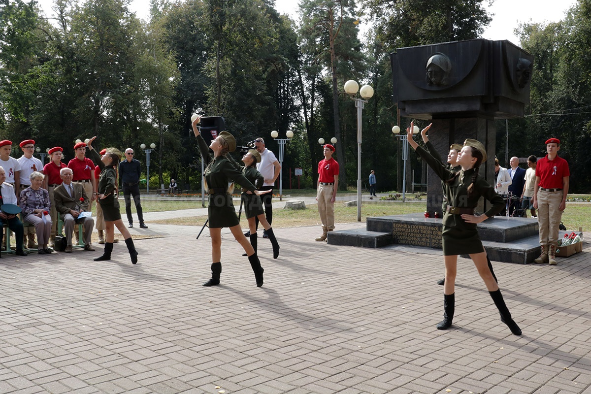 Сегодня в Советском районе Брянска прошел торжественный митинг в честь праздника