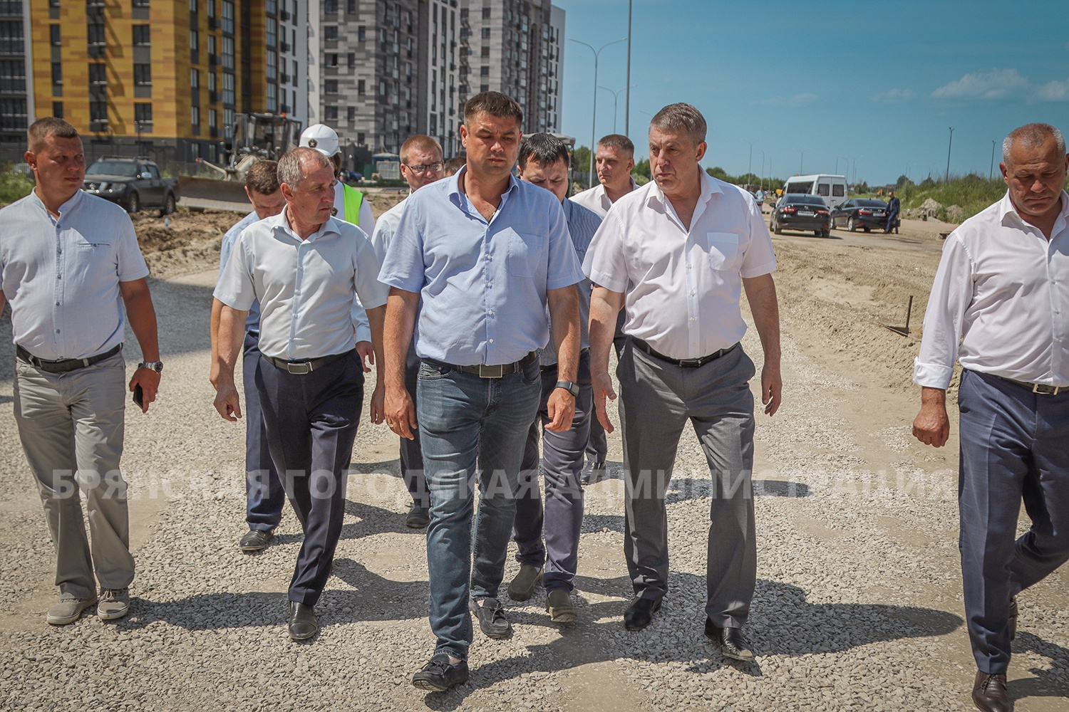 Александр Макаров и Александр Богомаз проверили как идет строительство на улице Ильи Иванова и школы на Флотской