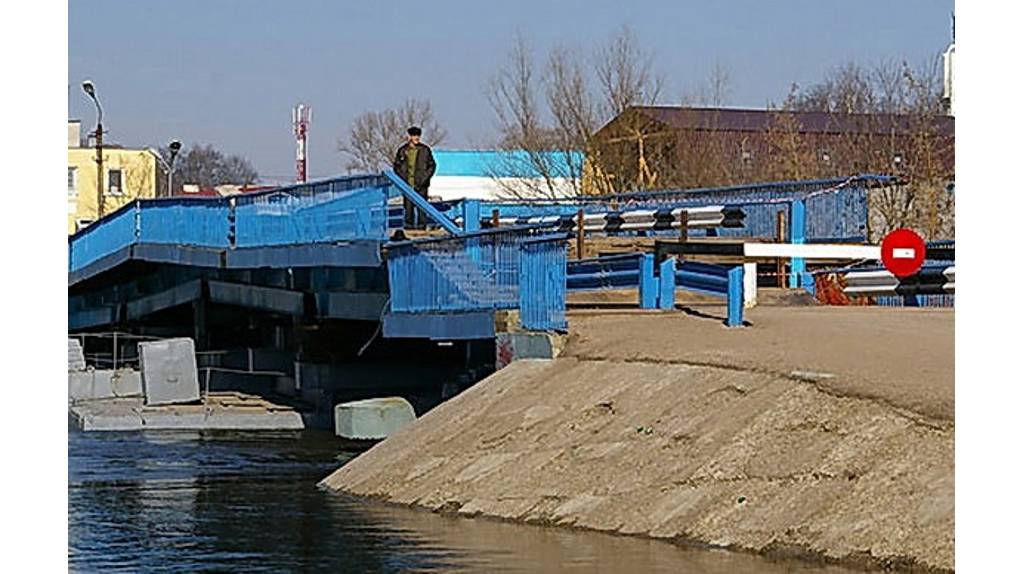 Завтра в Брянске закроют движение по понтонному мосту на Набережной