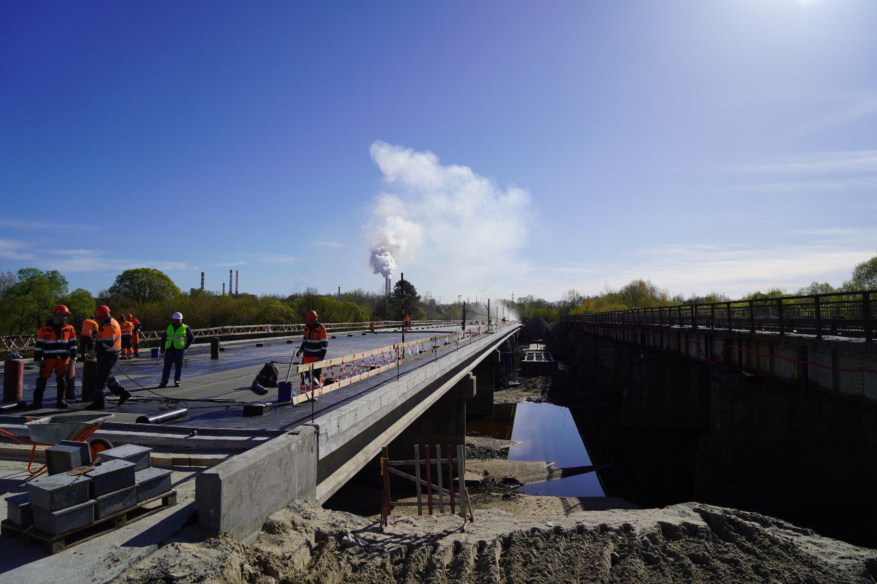 В Брянске заканчивают строительство нового моста через реку Болву в Фокино