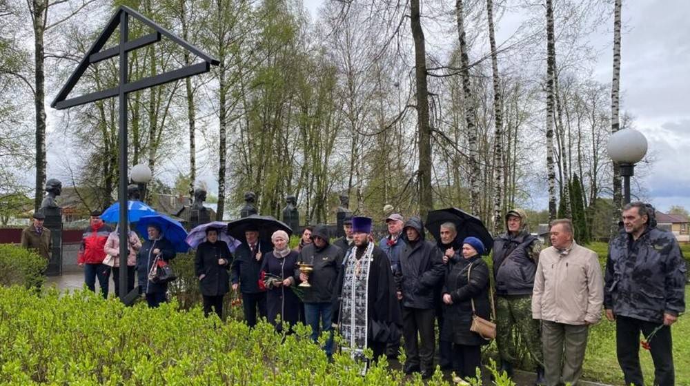 В Навлинском районе брянской области осветили крест, установленный на месте казни жертв фашистских захватчиков