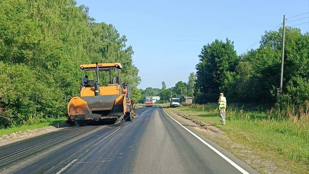В Суземском районе ведется ремонт дороги «Суземка — Трубчевск»
