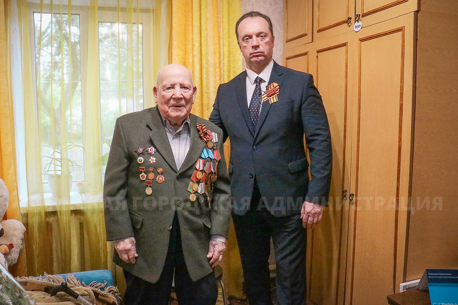 Мэр Брянска Александр Макаров поздравил ветеранов с Днём Победы