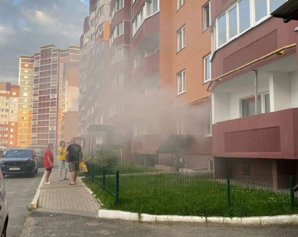 В Брянске на улице Флотской загорелся пункт выдачи товаров Яндекс Маркет